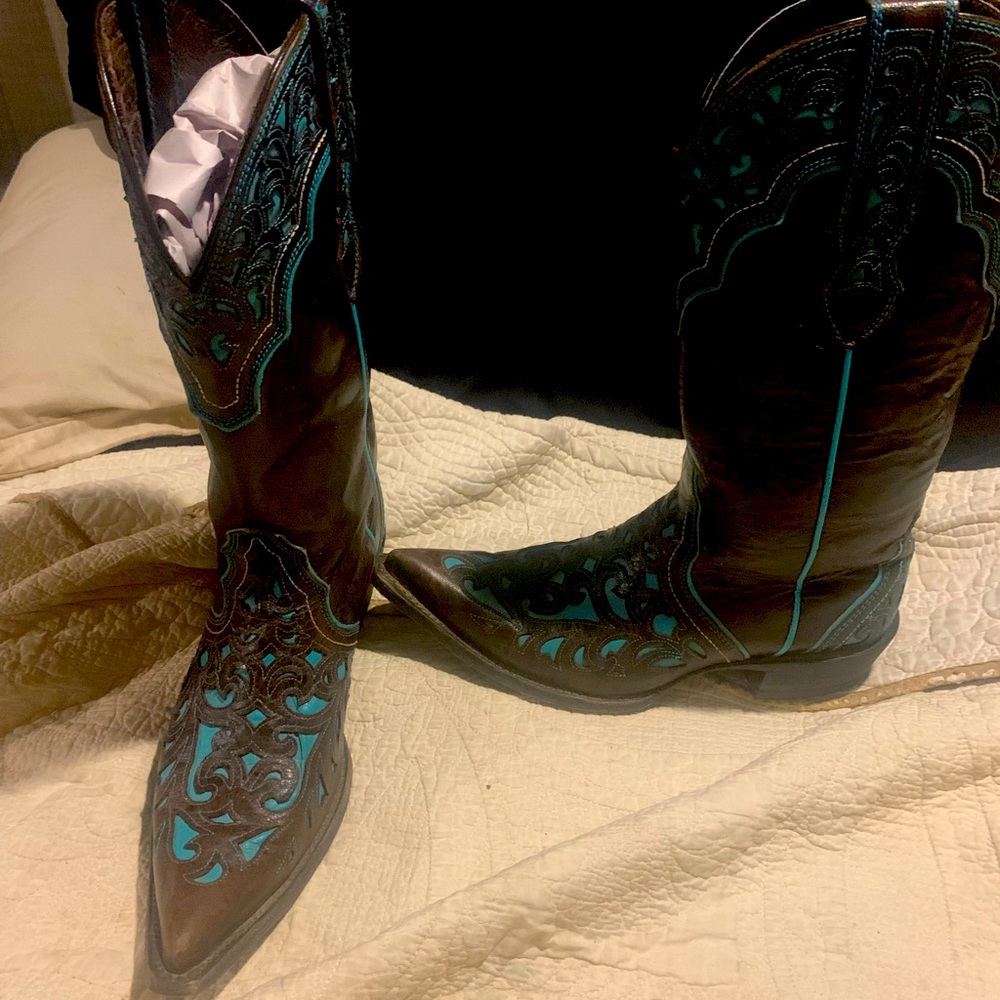 Ariat cowgirl boots like new condition size 8